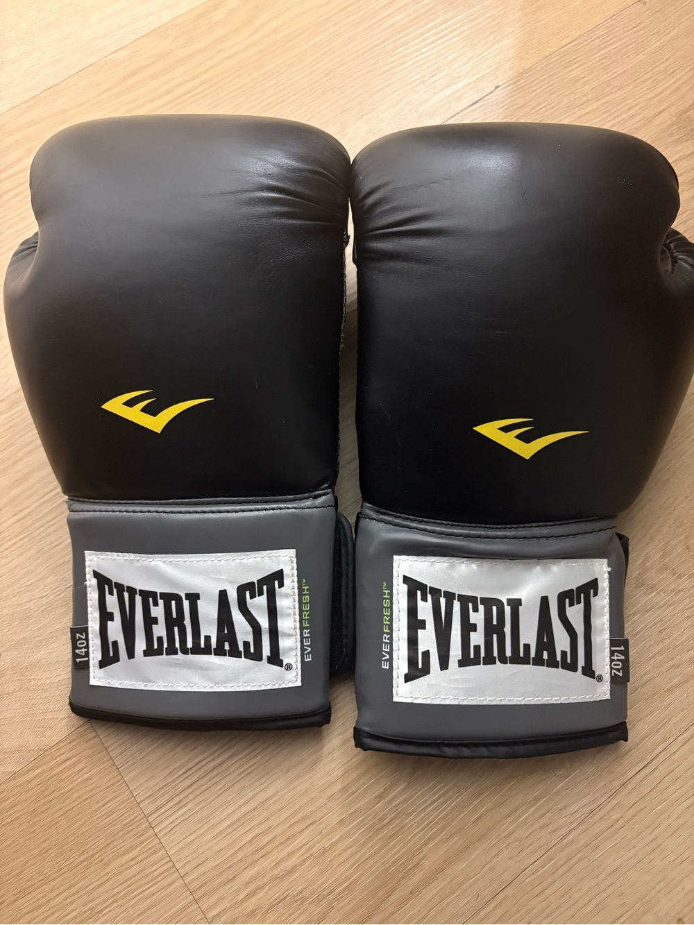 Everlast Black Boxing Gloves - 14oz